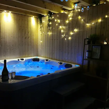 別荘 Domaine Lvd Avec Spa, Bois Et Riviere Privee