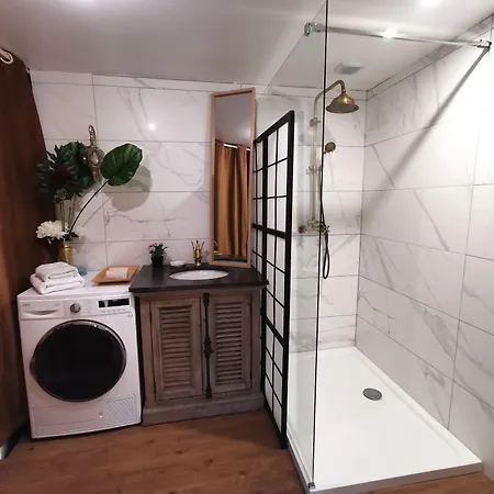 Domaine Lvd Avec Spa, Bois Et Riviere Privee La Bloutière