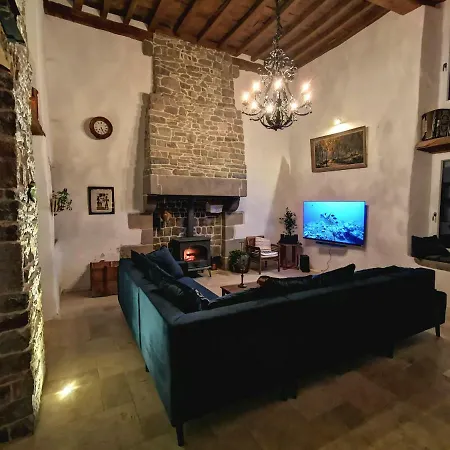 Domaine Lvd Avec Spa, Bois Et Riviere Privee 別荘 *