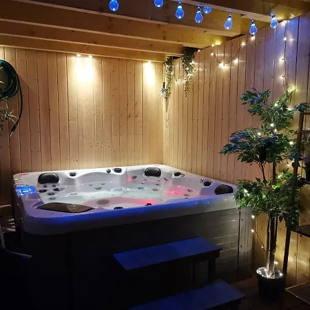 Domaine Lvd Avec Spa, Bois Et Riviere Privee 別荘 La Bloutière