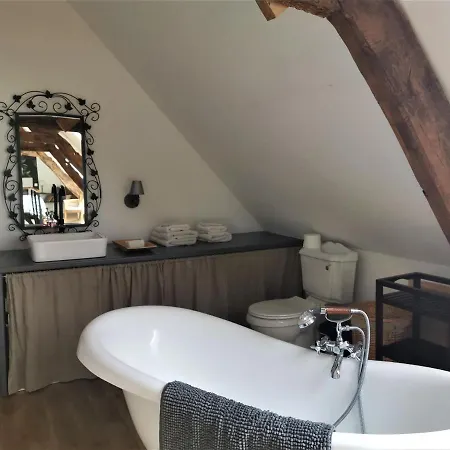 Domaine Lvd Avec Spa, Bois Et Riviere Privee *