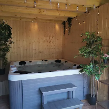 Domaine Lvd Avec Spa, Bois Et Riviere Privee