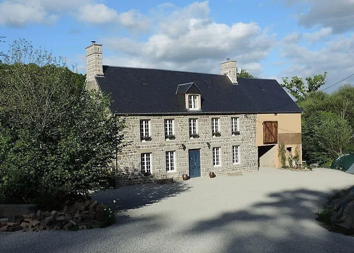 Ferienhaus Domaine Lvd Avec Spa, Bois Et Riviere Privee *