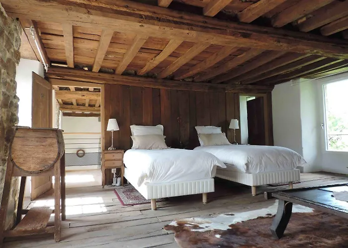 Ferienhaus Domaine Lvd Avec Spa, Bois Et Riviere Privee La Bloutiere