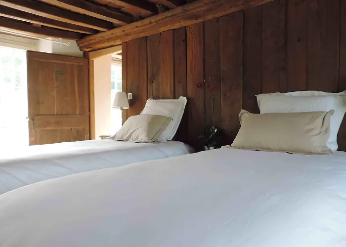 Ferienhaus Domaine Lvd Avec Spa, Bois Et Riviere Privee