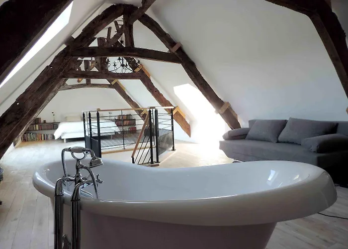 Ferienhaus Domaine Lvd Avec Spa, Bois Et Riviere Privee *