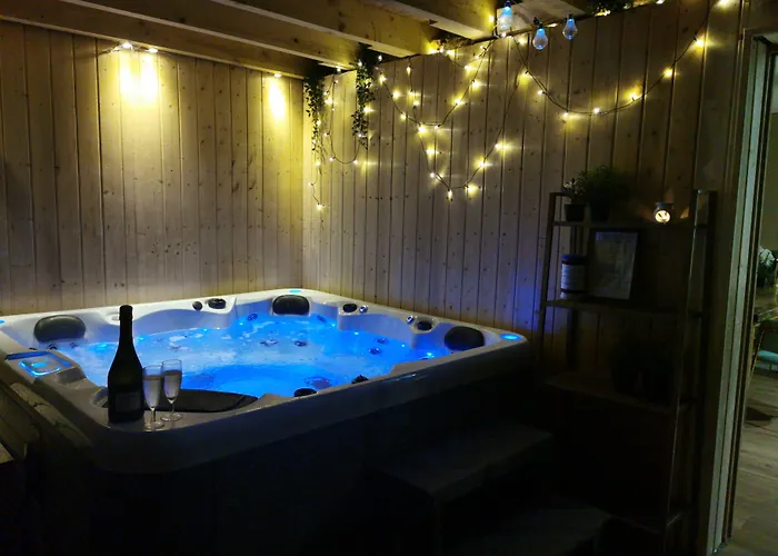 Ferienhaus Domaine Lvd Avec Spa, Bois Et Riviere Privee