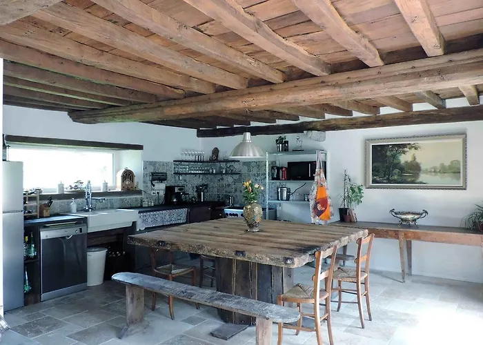 Domaine Lvd Avec Spa, Bois Et Riviere Privee *