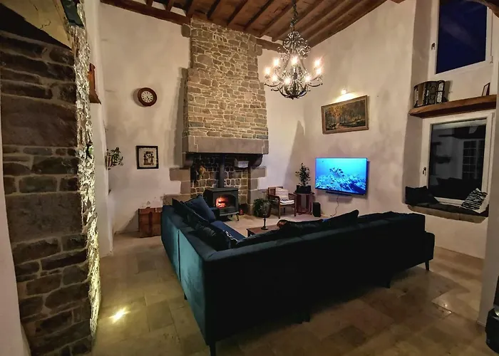 Domaine Lvd Avec Spa, Bois Et Riviere Privee Ferienhaus *