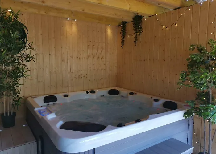 Domaine Lvd Avec Spa, Bois Et Riviere Privee La Bloutiere