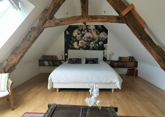 Ferienhaus Domaine Lvd Avec Spa, Bois Et Riviere Privee La Bloutiere
