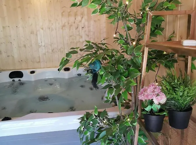 Domaine Lvd Avec Spa, Bois Et Riviere Privee Ferienhaus