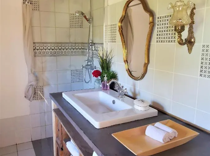 Domaine Lvd Avec Spa, Bois Et Riviere Privee