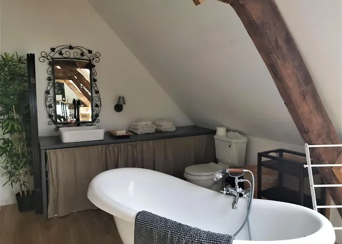 Domaine Lvd Avec Spa, Bois Et Riviere Privee *