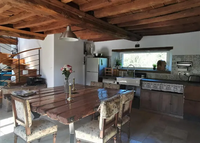 Domaine Lvd Avec Spa, Bois Et Riviere Privee La Bloutiere